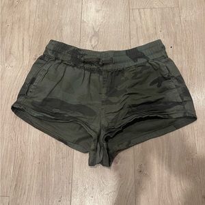Camo aritzia Tna shorts